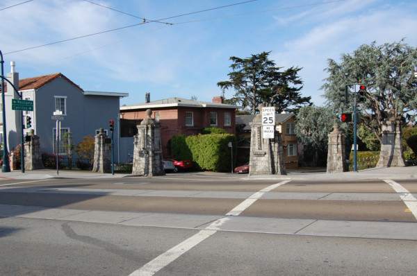 7 Cerritos