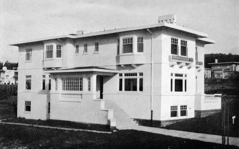 Mercedes Way home p.24