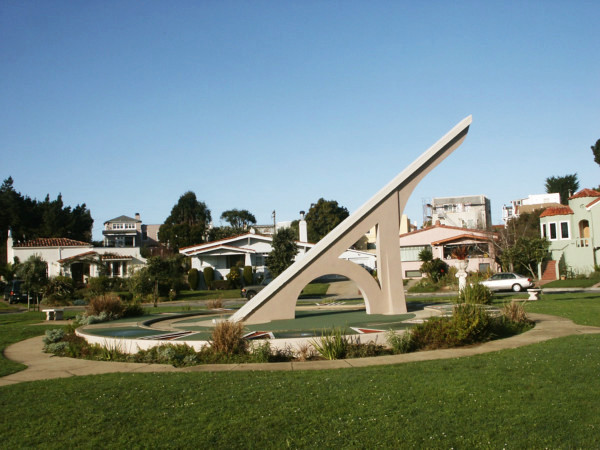 photo 2006 Ingleside Terraces sundial